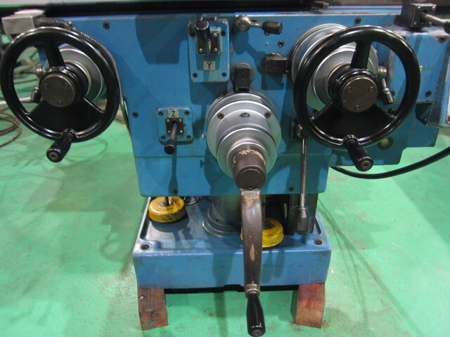MAKINO BGII-85 Vertical Milling Machine Image 5