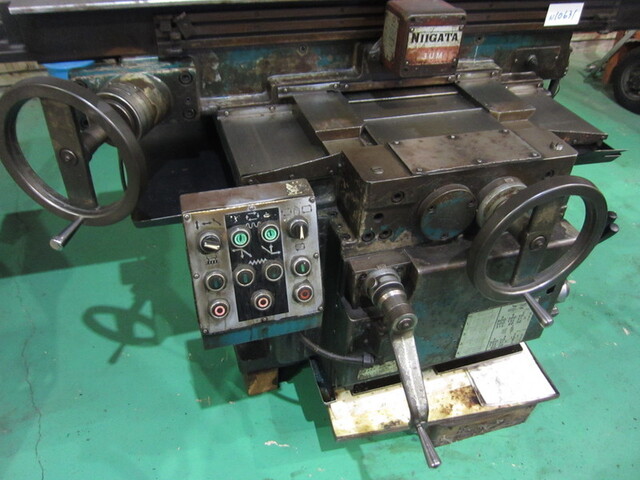 NIIGATA MACHINE TECHNO 3UM Universal Milling Machine Image 3