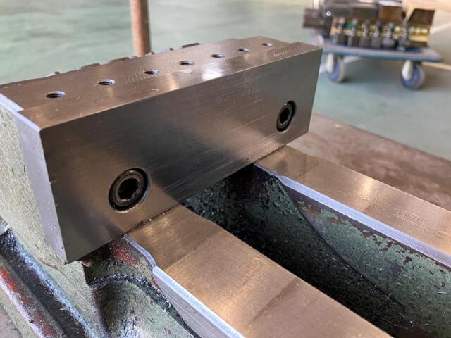 TAKEDA MACHINE TOOLS  Vice Image 3