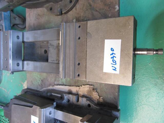 TAKEDA MACHINE TOOLS RTV-200 Vice Image 1