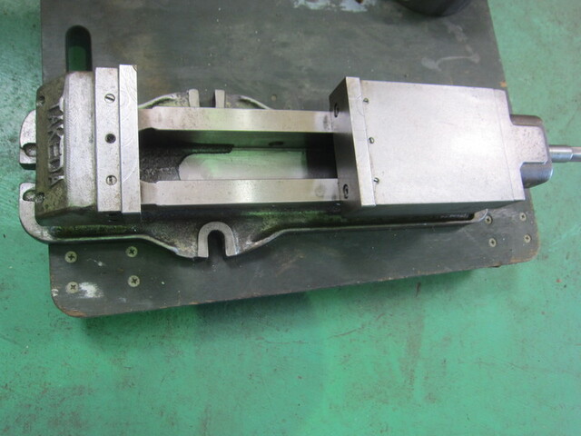 TAKEDA MACHINERY  Vice Image 1