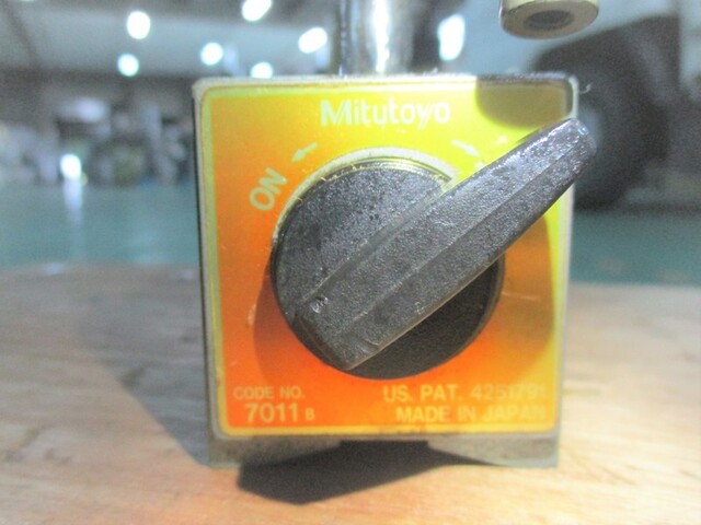 Mitutoyo 7011B Stand/Stage Image 2