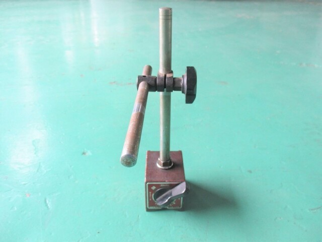  MB-B Stand/Stage Image 1