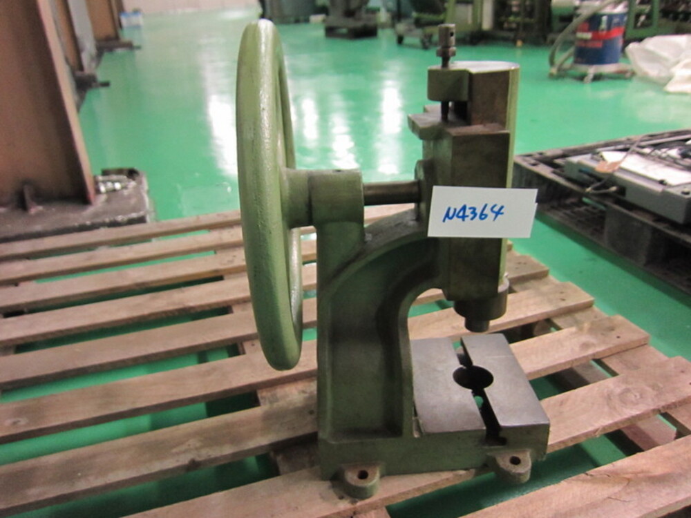   手動エキセンプレス Header Machine