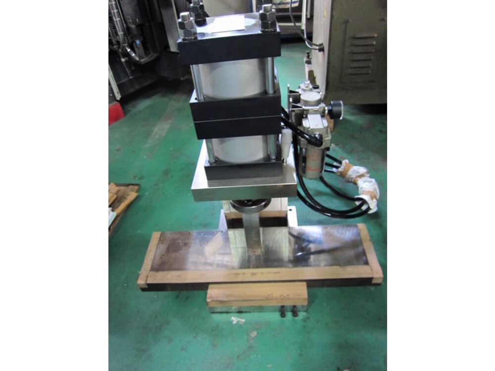   エアープレス Header Machine