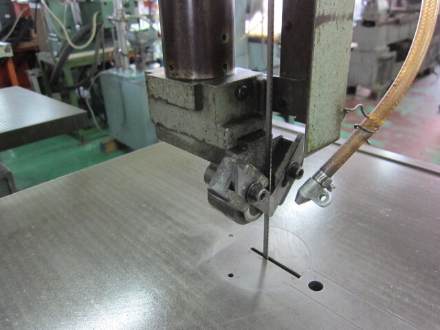 AMADA V-400 Contour Machine Image 3