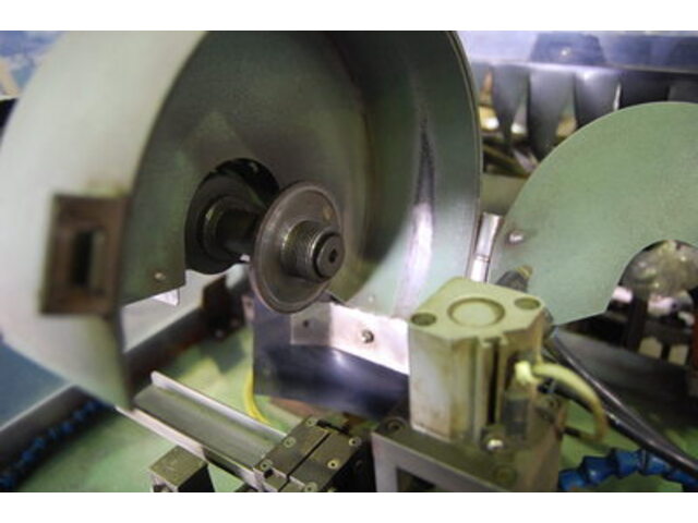   連続式砥石切断機 Cutting Machine Image 3