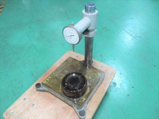  UPRIGHT DIAL GAUGE Others Image 1