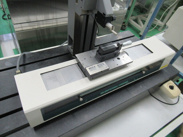 東京精密 SURFCOM  1400D 投影機 の画像 3枚目