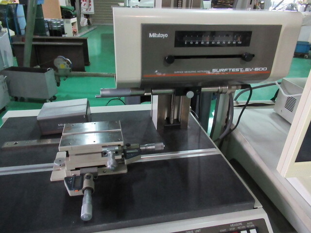 Mitutoyo SURFTEST SV-600 Projector Image 2