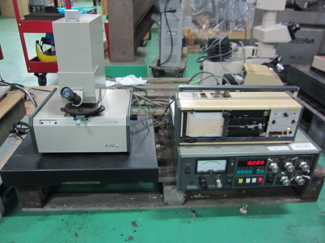 TOKYO SEIMITSU surfcom900B Projector Image 1