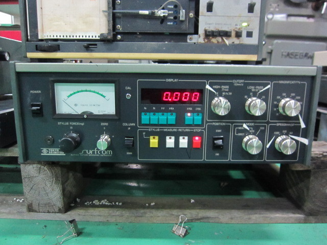 TOKYO SEIMITSU surfcom900B Projector Image 3