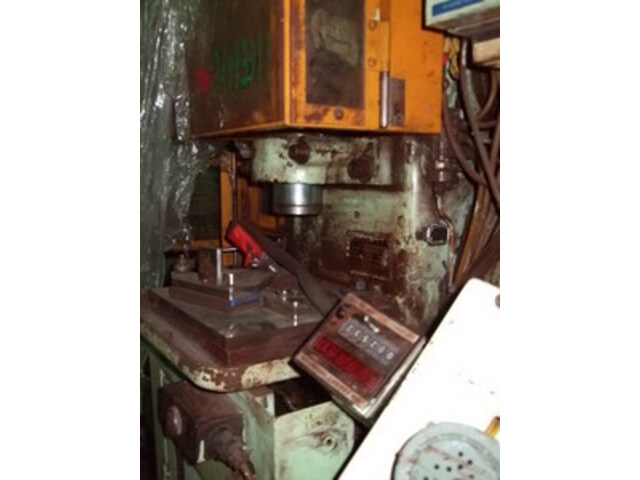  PCD-5D Powder Molding Press Image 3