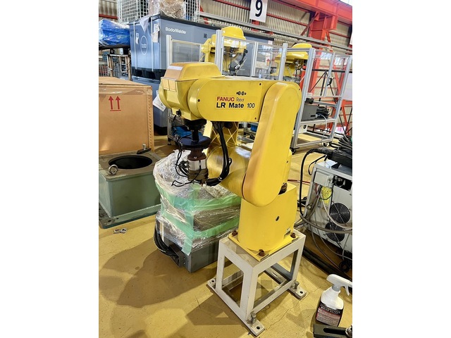 FANUC LR Mate 100 Robot Image 1
