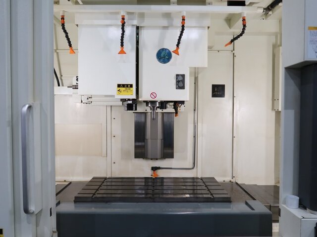 KITAMURA MACHINERY Mycenter-4XiF Vertical Machining Center Image 11