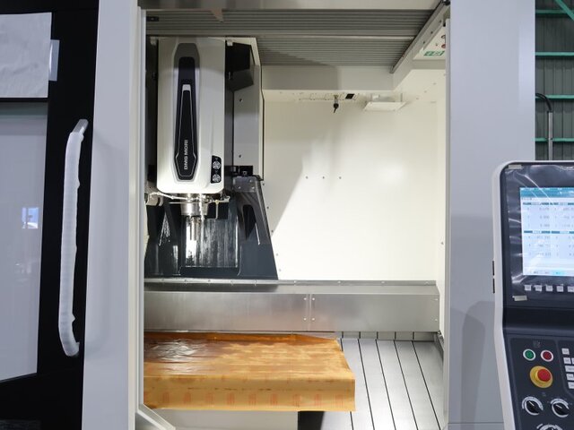 DMG MORI CMX1100V Vertical Machining Center Image 12
