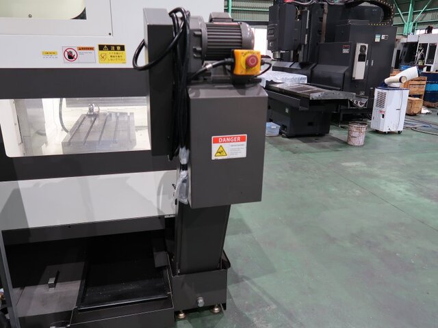 KITAMURA MACHINERY Mycenter-4XiD Vertical Machining Center Image 31