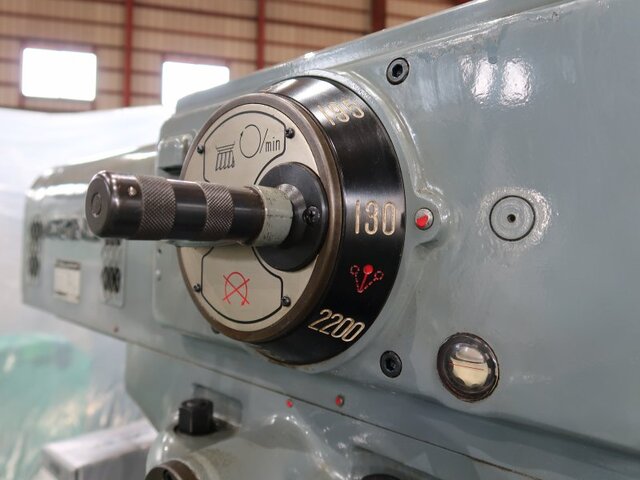 MAKINO KGJP-55 Vertical Milling Machine Image 4