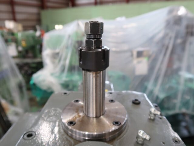 MAKINO KGJP-55 Vertical Milling Machine Image 9