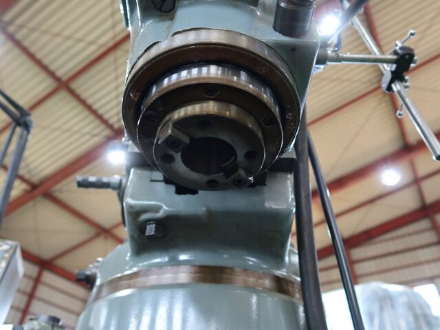 MAKINO KGJP-55 Vertical Milling Machine Image 11