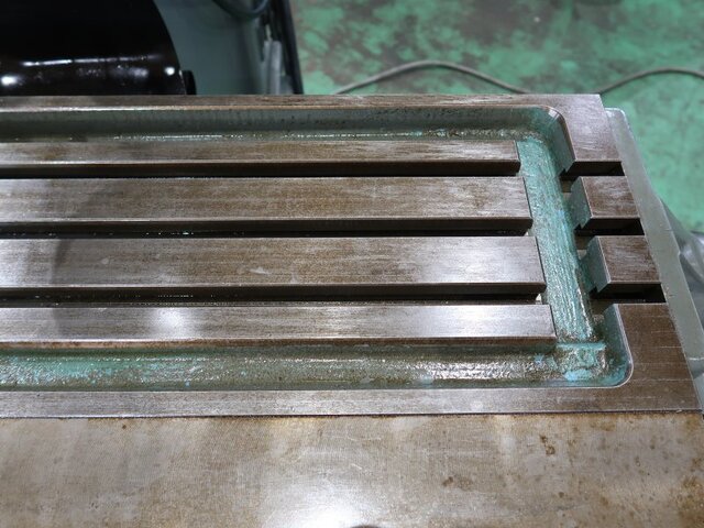 MAKINO KGJP-55 Vertical Milling Machine Image 12