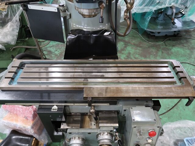 MAKINO KGJP-55 Vertical Milling Machine Image 13