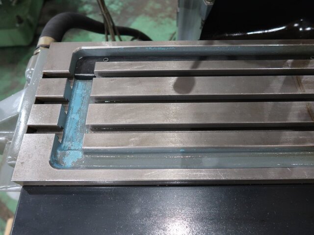 MAKINO KGJP-55 Vertical Milling Machine Image 17