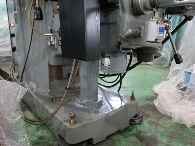 MAKINO KGJP-55 Vertical Milling Machine Image 19