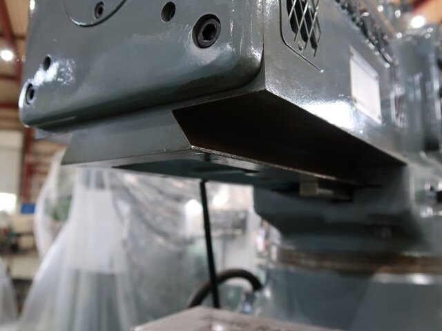MAKINO KGJP-55 Vertical Milling Machine Image 22