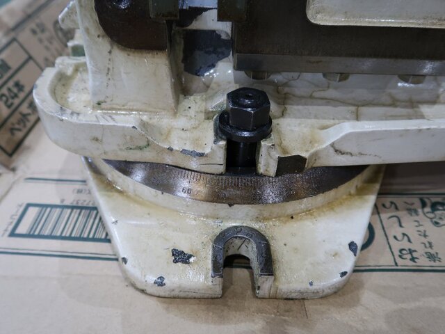 MAKINO KGJP-55 Vertical Milling Machine Image 31