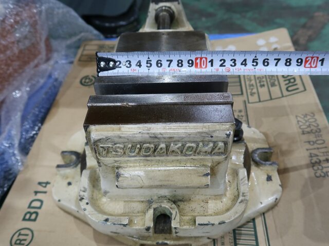 MAKINO KGJP-55 Vertical Milling Machine Image 33