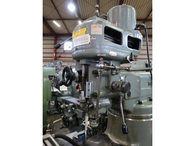 MAKINO KJP Vertical Milling Machine Image 7