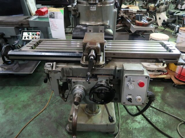 MAKINO KJP Vertical Milling Machine Image 10