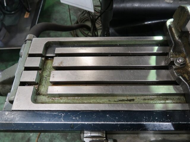 MAKINO KJP Vertical Milling Machine Image 12