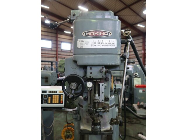 MAKINO KSJP Vertical Milling Machine Image 5