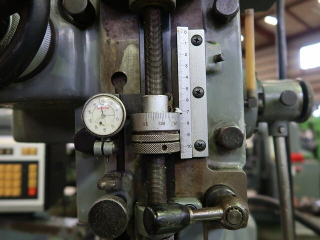 MAKINO KSJP Vertical Milling Machine Image 8