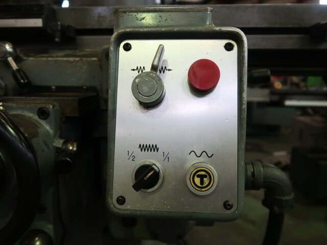 MAKINO KSJP Vertical Milling Machine Image 15