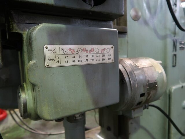 MAKINO KSJP Vertical Milling Machine Image 18