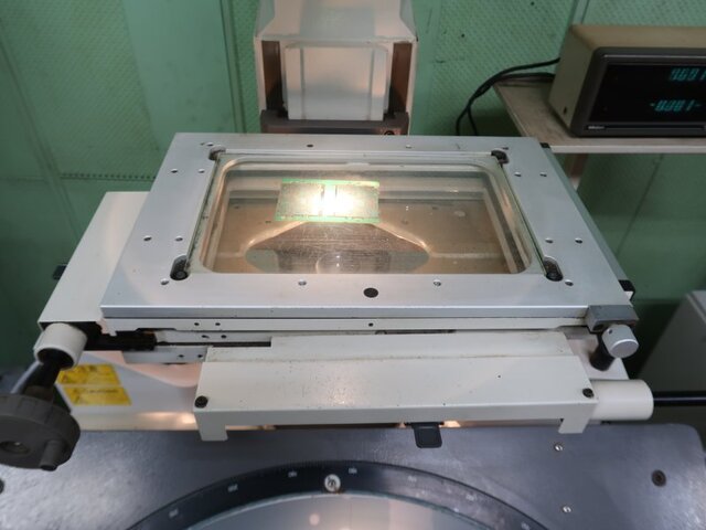 Mitutoyo PV-600A Projector Image 8