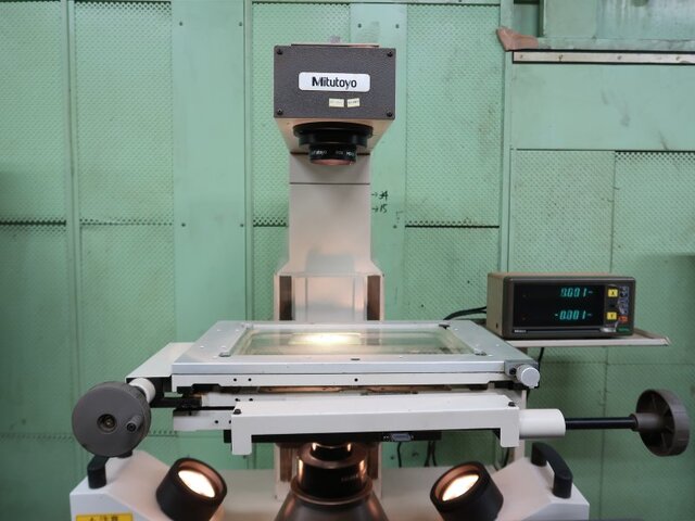 Mitutoyo PV-600A Projector Image 9