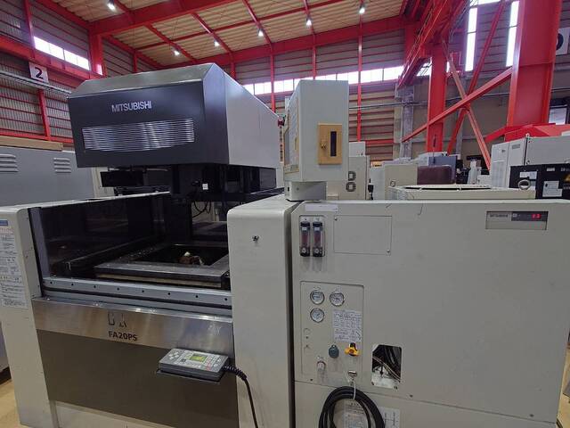 Mitsubishi Electric FA20PSM EDM (Wire) Image 2