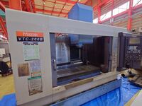 ヤマザキマザック VTC-200B 立型マシニングセンタ P008345 の画像