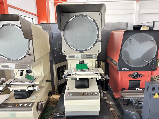 ミツトヨ PJ-300 投影機 の画像 1枚目