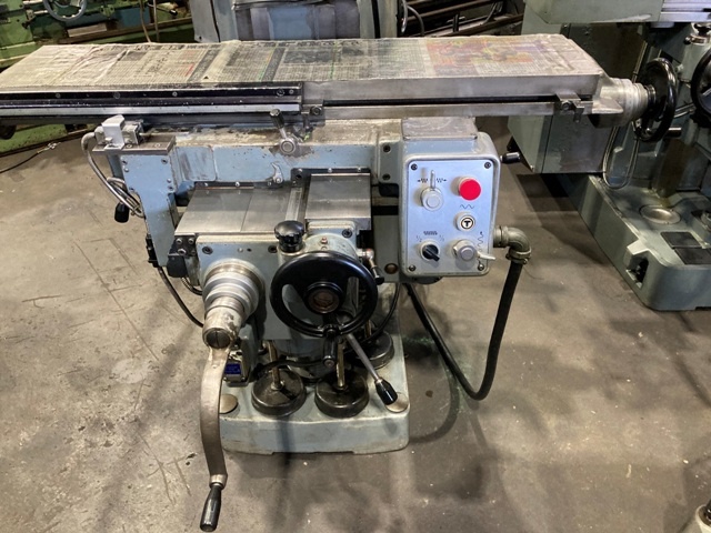 MAKINO KGJP-55 Vertical Milling Machine Image 2