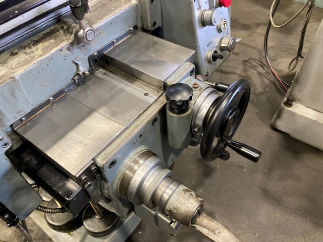 MAKINO KGJP-55 Vertical Milling Machine Image 5