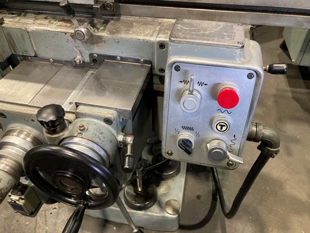 MAKINO KGJP-55 Vertical Milling Machine Image 7