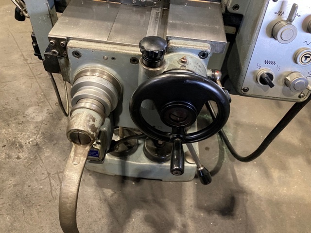 MAKINO KGJP-55 Vertical Milling Machine Image 8