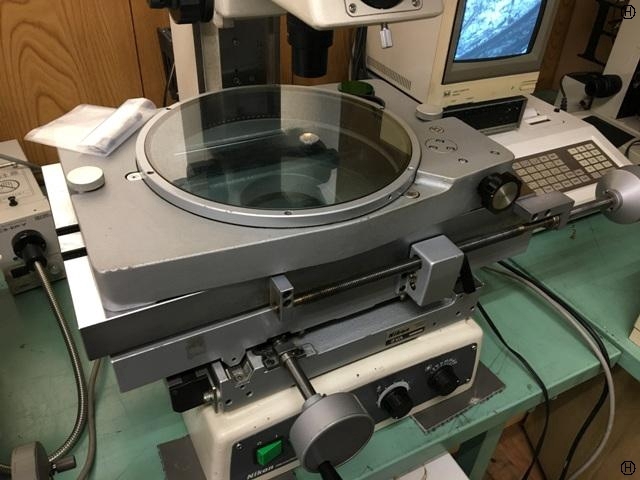 Nikon MM-22 Microscope Image 2