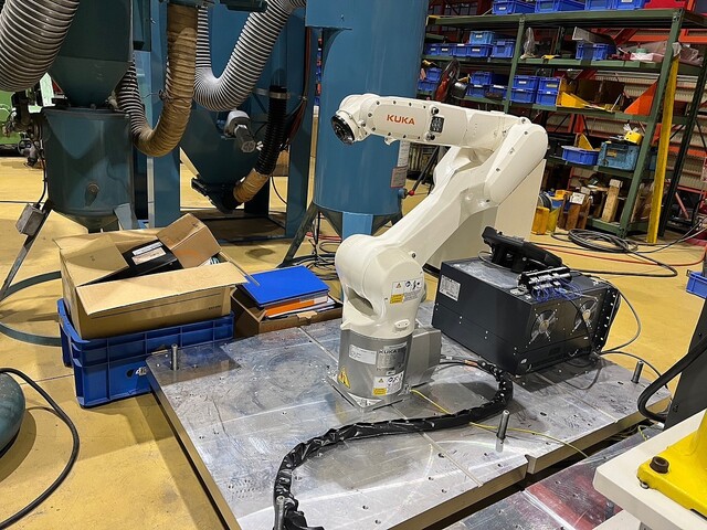 KUKA KR10R1100-2 ロボット の画像 1枚目
