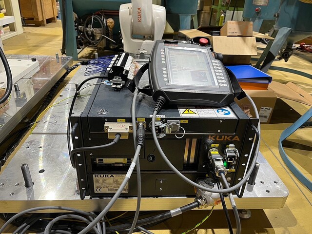 KUKA KR10R1100-2 ロボット の画像 4枚目